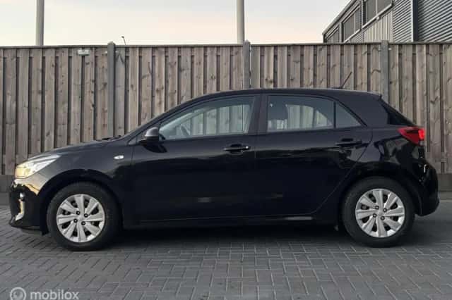 Kia Rio (2018) thumbnail 6