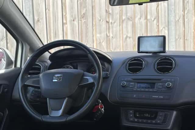 SEAT Ibiza (2013) thumbnail 2