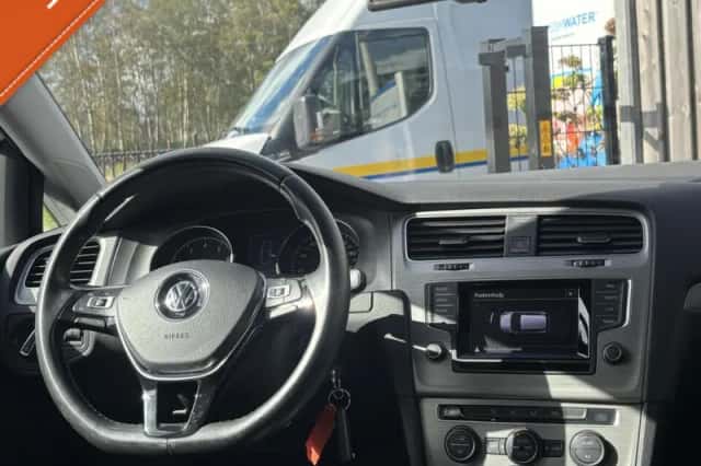 Volkswagen Golf (2014) thumbnail 2
