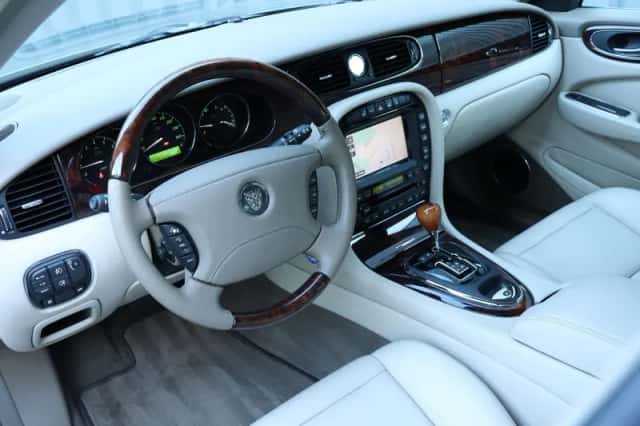 Jaguar XJ (2004) thumbnail 2