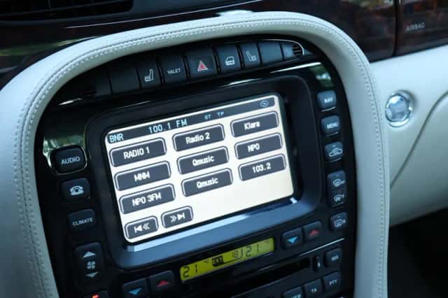 Jaguar XJ (2004) thumbnail 4