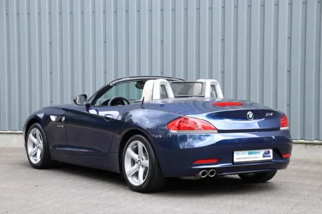 BMW Z4 (2010) thumbnail 3