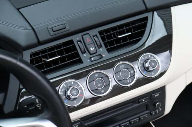 BMW Z4 (2010) thumbnail 4