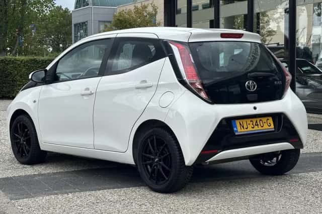 Toyota Aygo (2017) thumbnail 5