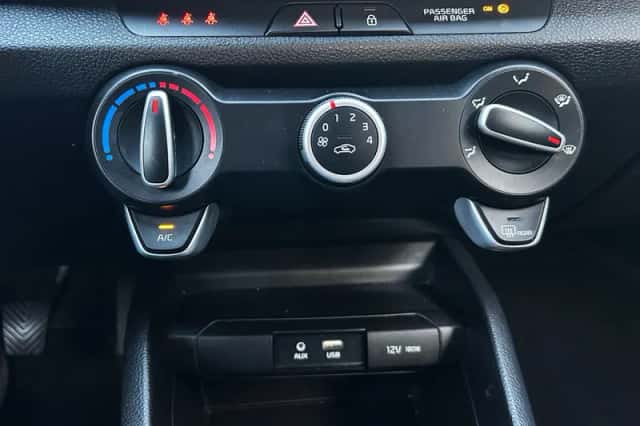 Kia Stonic (2020) thumbnail 4