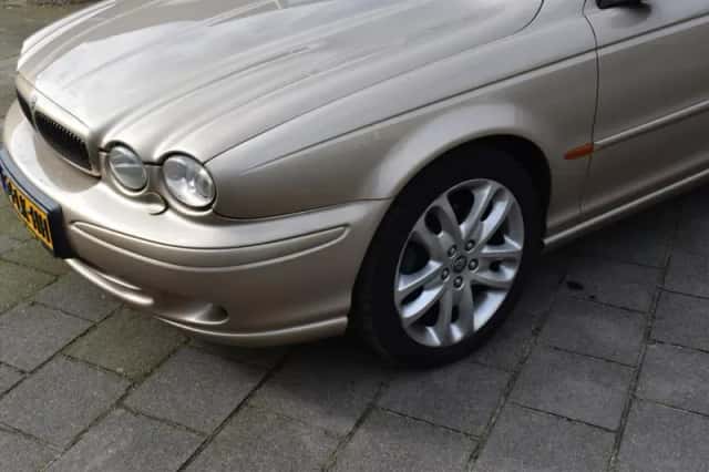 Jaguar X-Type (2003) thumbnail 3