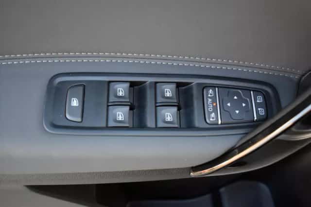 Mercedes-Benz EQT (2025) thumbnail 6