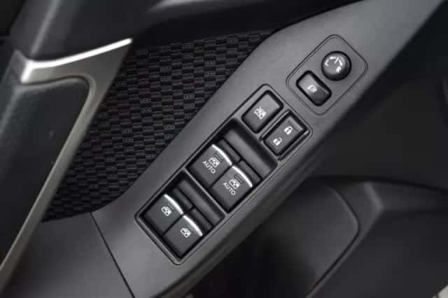 Subaru Forester (2018) thumbnail 3