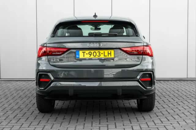 Audi Q3 (2022) thumbnail 4