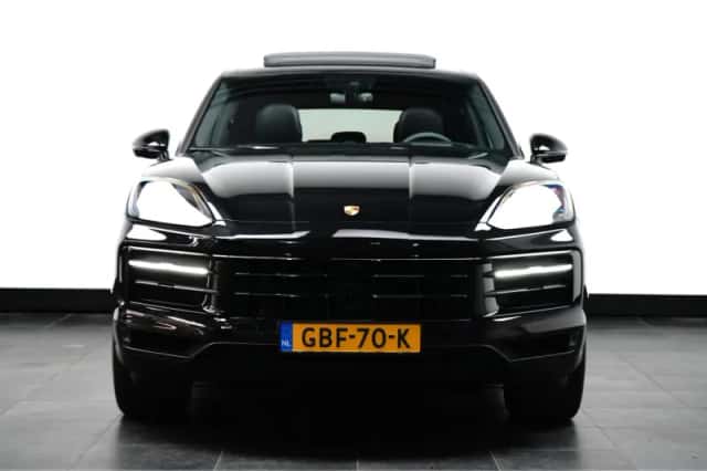 Porsche Cayenne (2024) thumbnail 2