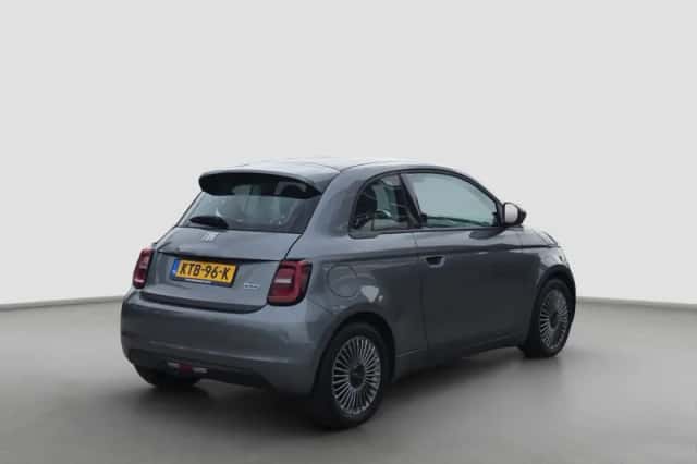 Fiat 500 (2023) thumbnail 4
