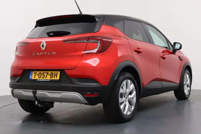 Renault Captur (2022) thumbnail 2