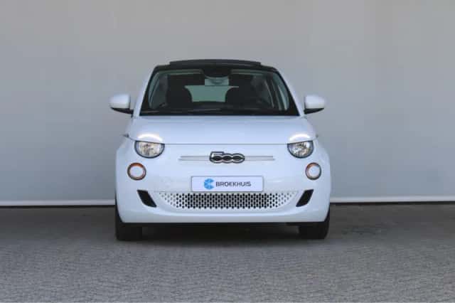 Fiat 500e (2023) thumbnail 2