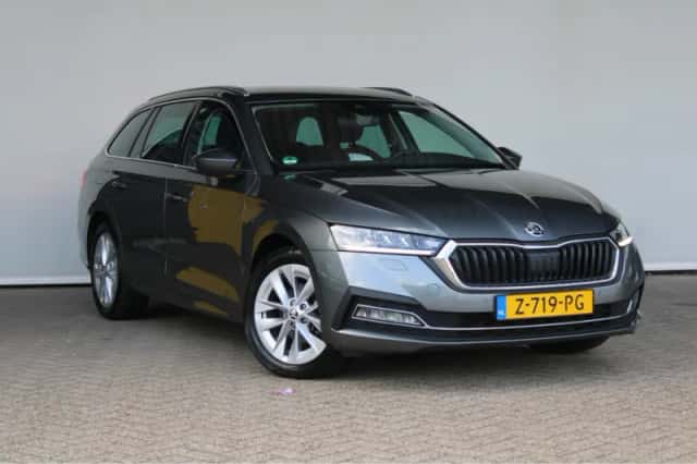 Škoda Octavia (2024) thumbnail 3