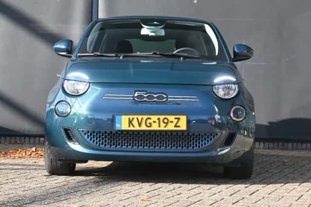 Fiat 500 (2023) thumbnail 2
