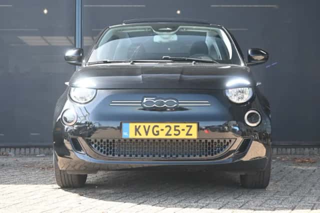Fiat 500C (2023) thumbnail 2