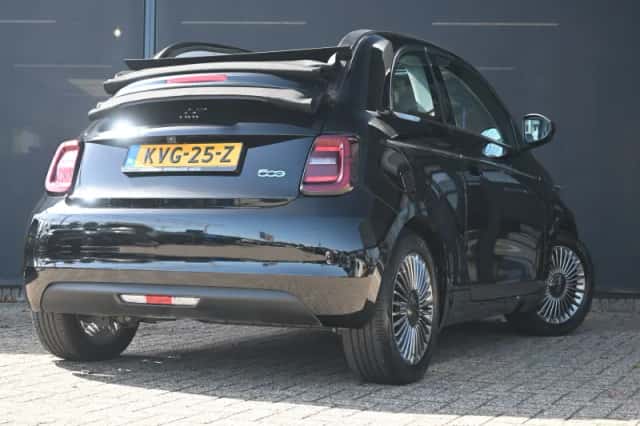 Fiat 500C (2023) thumbnail 3