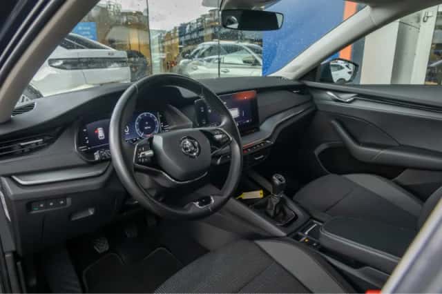 Škoda Octavia (2021) thumbnail 2