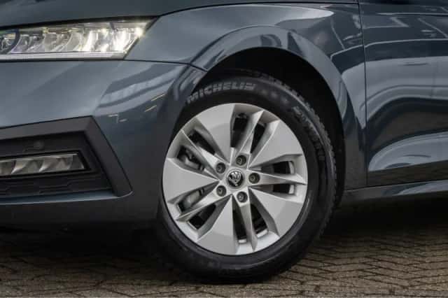 Škoda Octavia (2021) thumbnail 6