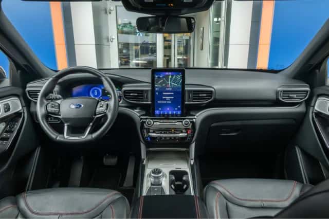 Ford Explorer (2021) thumbnail 2