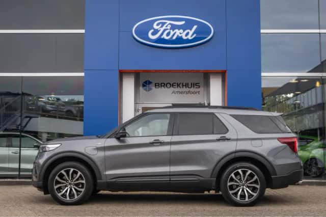 Ford Explorer (2021) thumbnail 4