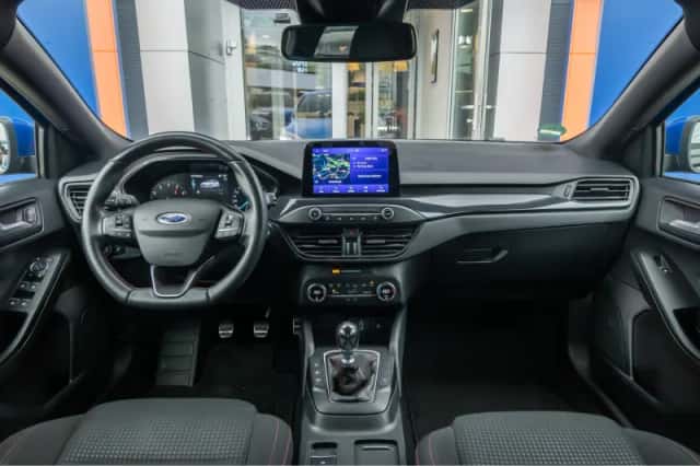Ford Focus (2021) thumbnail 2