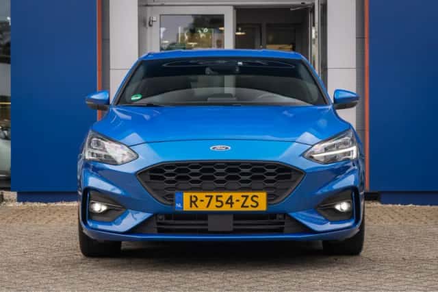 Ford Focus (2021) thumbnail 3