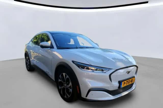 Ford Mustang Mach-E (2022) thumbnail 1