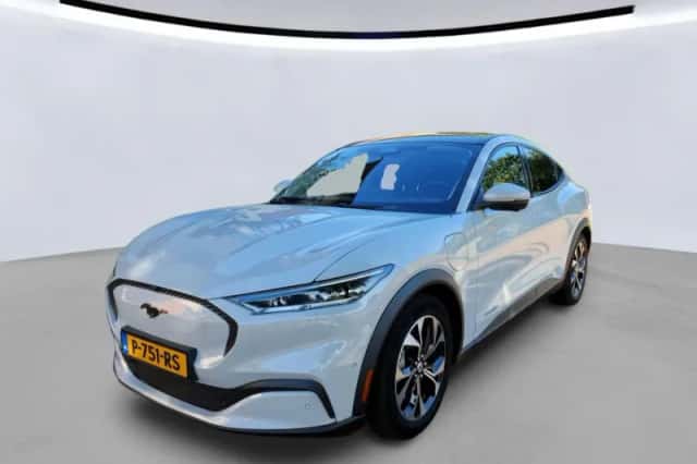 Ford Mustang Mach-E (2022) thumbnail 2