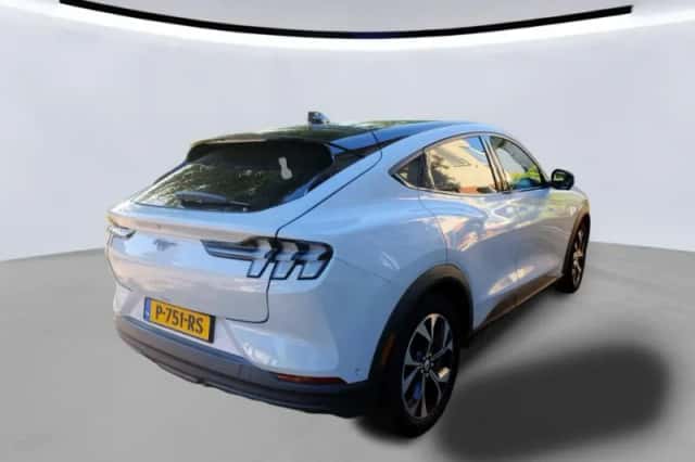 Ford Mustang Mach-E (2022) thumbnail 5
