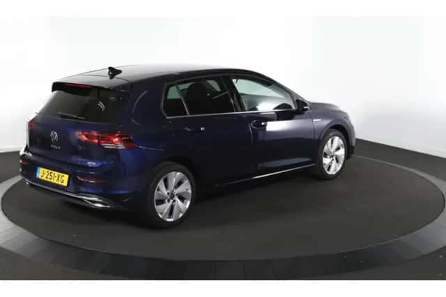 Volkswagen Golf (2020) thumbnail 2