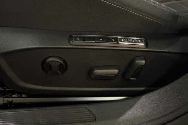 Volkswagen Golf (2020) thumbnail 6