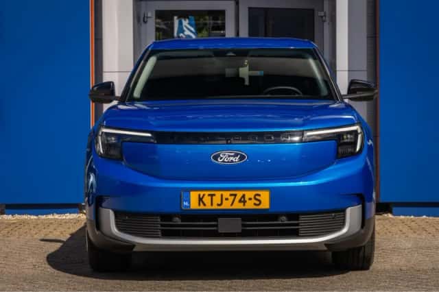 Ford Explorer (2025) thumbnail 3