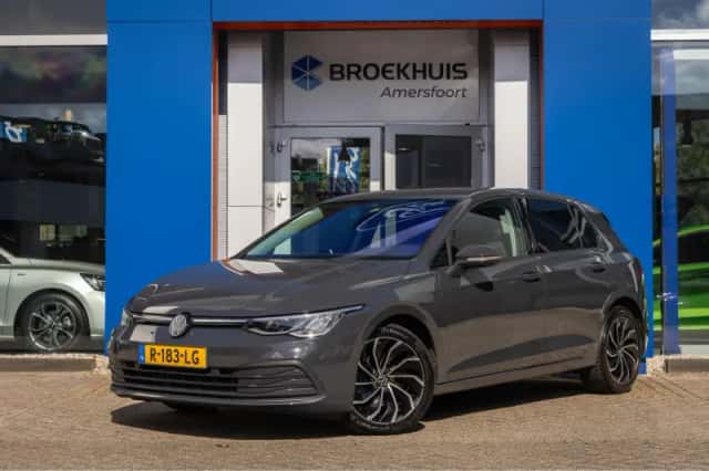 Volkswagen Golf (2022) thumbnail 1