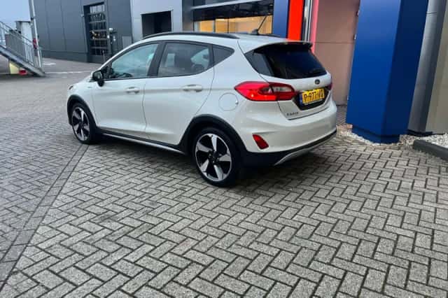 Ford Fiesta (2021) thumbnail 4