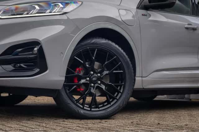 Ford Kuga (2024) thumbnail 2