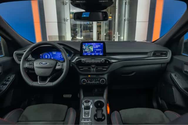 Ford Kuga (2024) thumbnail 3