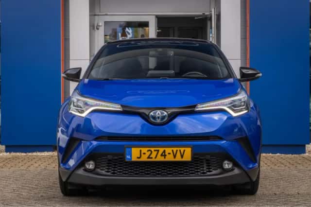 Toyota C-HR (2019) thumbnail 3