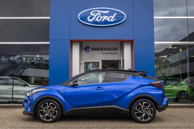 Toyota C-HR (2019) thumbnail 4