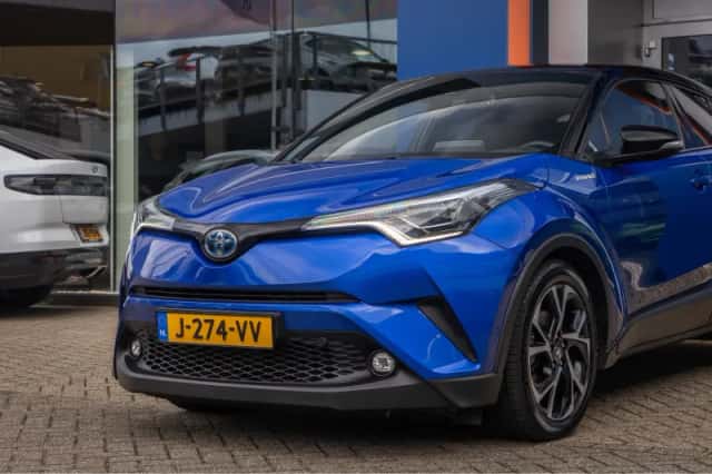 Toyota C-HR (2019) thumbnail 6