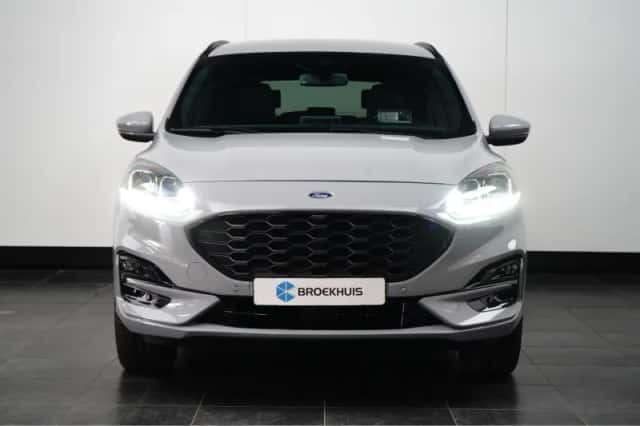 Ford Kuga (2023) thumbnail 2