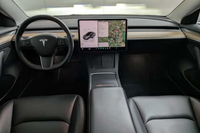 Tesla Model 3 (2022) thumbnail 3