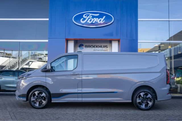 Ford E-Transit Custom (2025) thumbnail 6