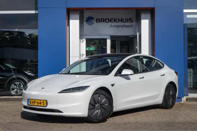 Tesla Model 3 (2026) thumbnail 1