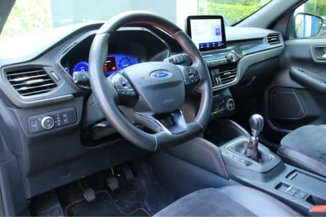 Ford Kuga (2022) thumbnail 4