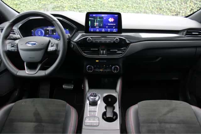 Ford Kuga (2023) thumbnail 5