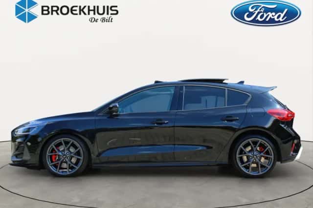 Ford Focus (2023) thumbnail 2