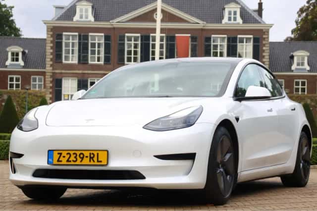 Tesla Model 3 (2022) thumbnail 1
