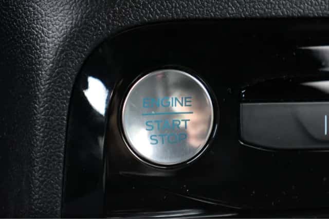 Ford Kuga (2025) thumbnail 4