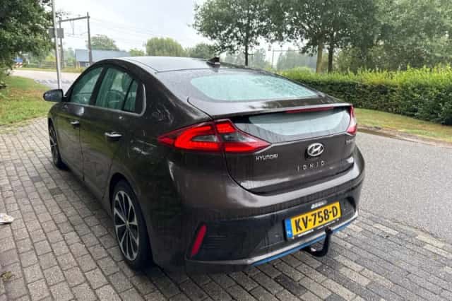 Hyundai Ioniq (2017) thumbnail 5